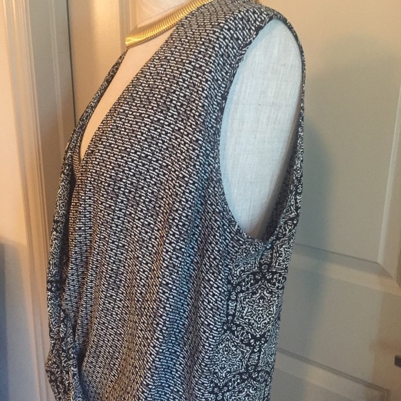 BCBG Meaghan printed wrap top - Picture 5 of 7